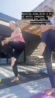 Naomi Watts feet photo thumbnail