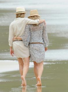 Naomi Watts feet photo thumbnail