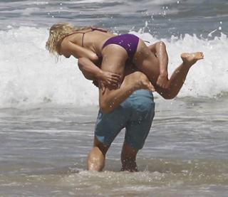 Naomi Watts feet photo thumbnail