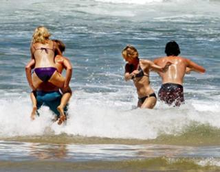 Naomi Watts feet photo thumbnail