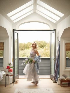 Naomi Watts feet photo thumbnail