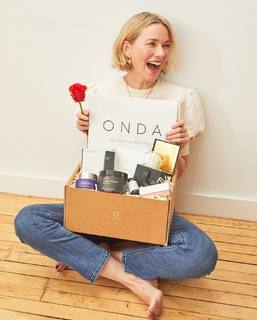 Naomi Watts feet photo thumbnail