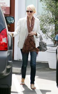 Naomi Watts feet photo thumbnail