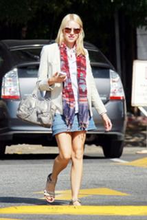 Naomi Watts feet photo thumbnail