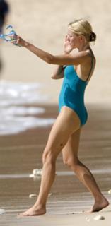 Naomi Watts feet photo thumbnail