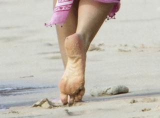 Naomi Watts feet photo thumbnail