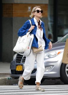 Naomi Watts feet photo thumbnail