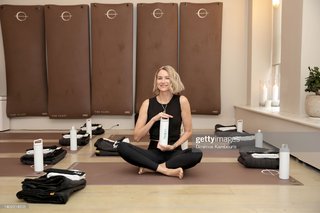Naomi Watts feet photo thumbnail