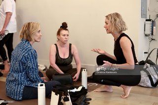 Naomi Watts feet photo thumbnail