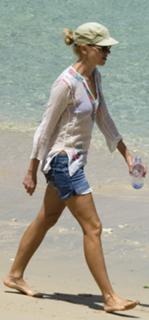 Naomi Watts feet photo thumbnail