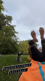 Naomi Watts feet photo thumbnail