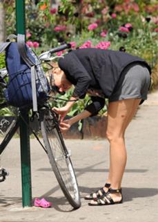 Naomi Watts feet photo thumbnail