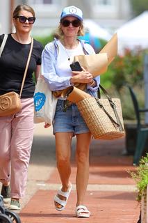Naomi Watts feet photo thumbnail