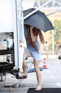 Naomi Watts feet photo thumbnail