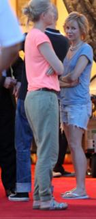 Naomi Watts feet photo thumbnail