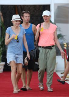 Naomi Watts feet photo thumbnail