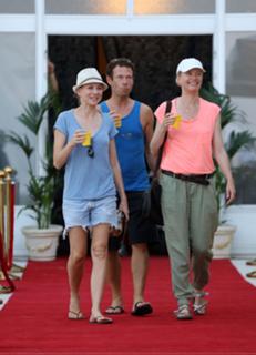Naomi Watts feet photo thumbnail