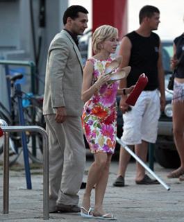 Naomi Watts feet photo thumbnail