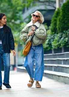 Naomi Watts feet photo thumbnail