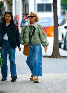 Naomi Watts feet photo thumbnail