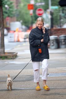 Naomi Watts feet photo thumbnail