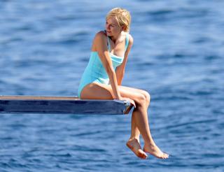 Naomi Watts feet photo thumbnail