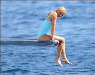 Naomi Watts feet photo thumbnail