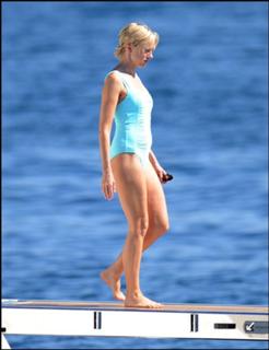 Naomi Watts feet photo thumbnail