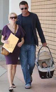 Naomi Watts feet photo thumbnail