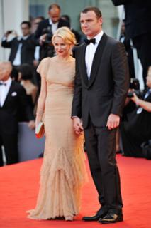 Naomi Watts feet photo thumbnail