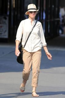 Naomi Watts feet photo thumbnail