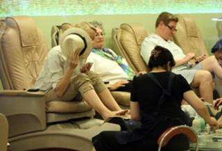 Naomi Watts feet photo thumbnail