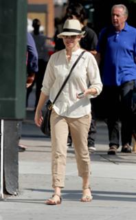 Naomi Watts feet photo thumbnail