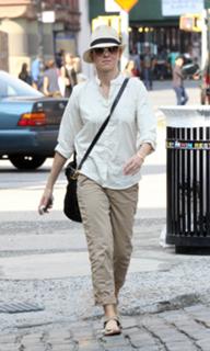 Naomi Watts feet photo thumbnail