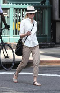 Naomi Watts feet photo thumbnail