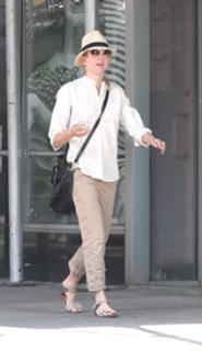 Naomi Watts feet photo thumbnail