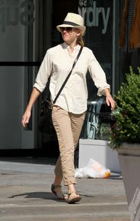 Naomi Watts feet photo thumbnail