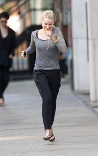 Naomi Watts feet photo thumbnail