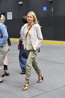 Naomi Watts feet photo thumbnail