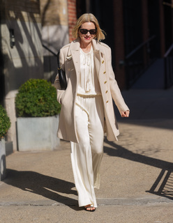 Naomi Watts feet photo thumbnail