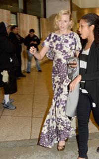 Naomi Watts feet photo thumbnail