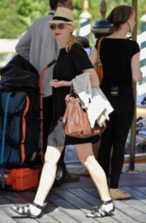 Naomi Watts feet photo thumbnail