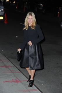 Naomi Watts feet photo thumbnail