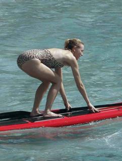 Naomi Watts feet photo thumbnail