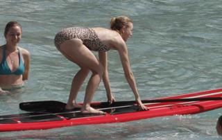 Naomi Watts feet photo thumbnail