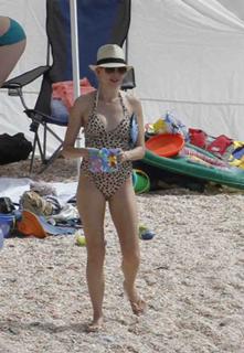 Naomi Watts feet photo thumbnail