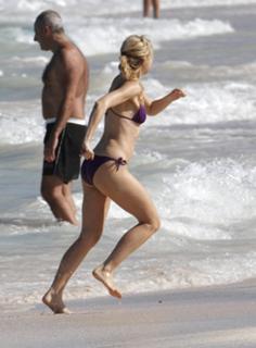 Naomi Watts feet photo thumbnail