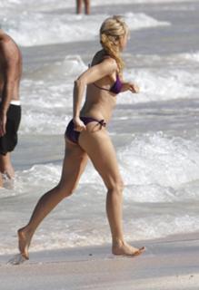 Naomi Watts feet photo thumbnail