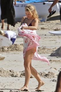 Naomi Watts feet photo thumbnail