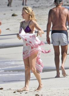 Naomi Watts feet photo thumbnail